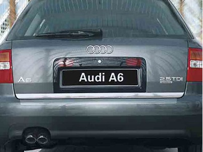 Ladekantenschutzfolie 4B9 061 197  transparent zum Aufkleben auf die Heckstoßstange. 