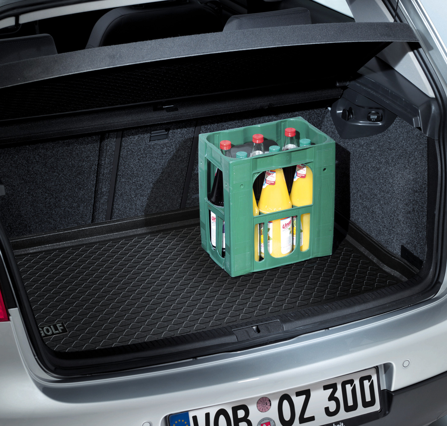 VW Golf 5 / 6 Gepäckraumschale 1K0 061 161 A